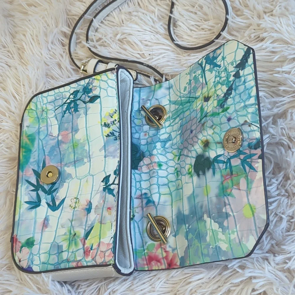 Guess floral croc